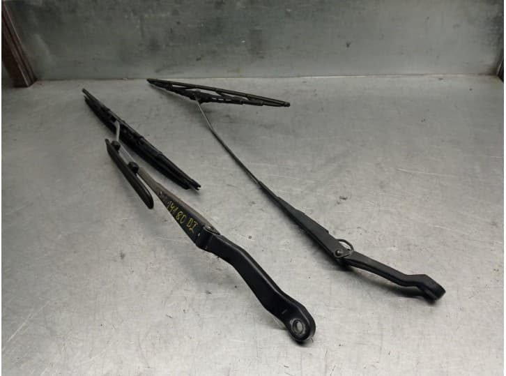 Recambio de brazo limpia delantero derecho para honda civic vi fastback (ma, mb) 1.5 16v (mb3) referencia OEM IAM