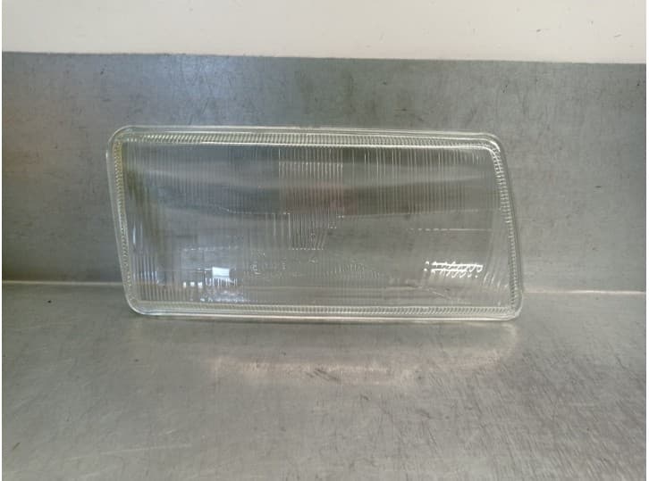 Recambio de faro derecho para audi 80/90 (893) referencia OEM IAM LRA021 711305621122 MAGNETI MARELLI
