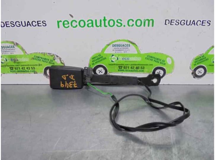 Recambio de enganche cinturon delantero derecho para audi a8 d2 (4d2, 4d8) 2.8 quattro referencia OEM IAM 4D0857755P
