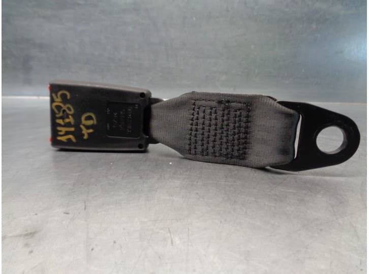 Recambio de enganche cinturon trasero derecho para ford ka (ru8) 1.2 referencia OEM IAM 33033400 1563755