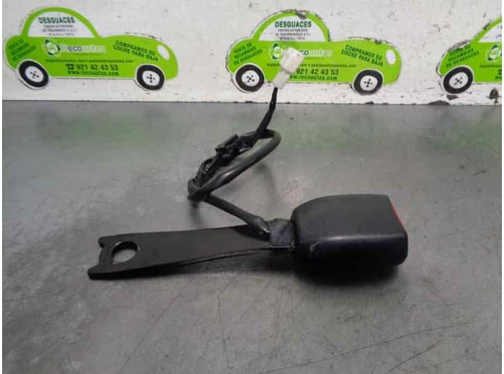 Recambio de enganche cinturon delantero derecho para lexus is i (_e1_) 200 (gxe10) referencia OEM IAM D016001