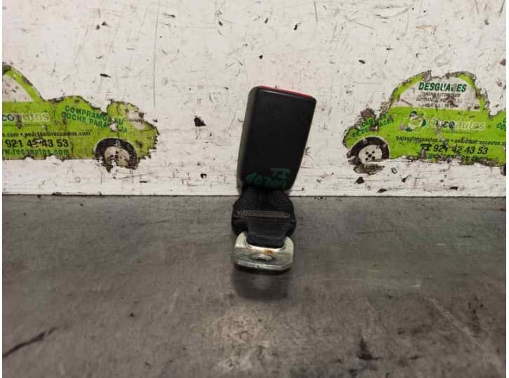 Recambio de enganche cinturon trasero izquierdo para toyota aygo (_b1_) 1.0 (kgb10_) referencia OEM IAM 733800H010B2