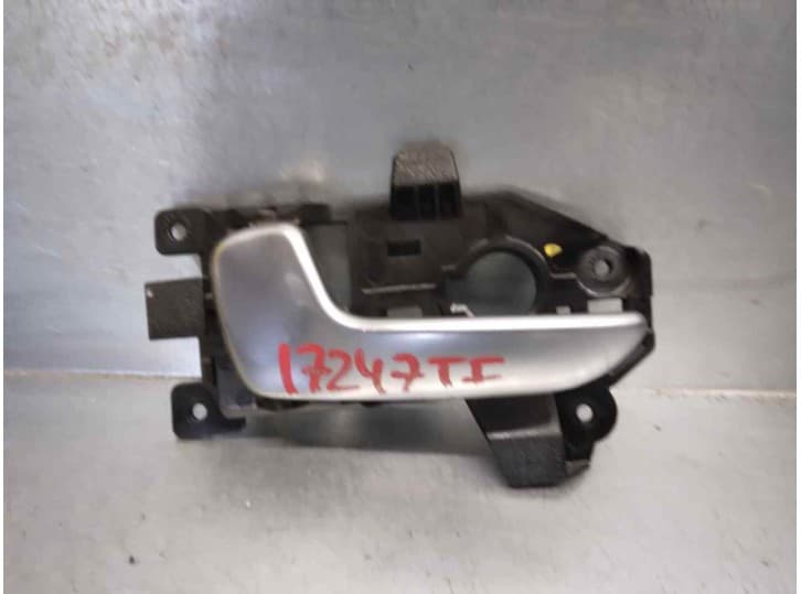 Recambio de maneta interior trasera izquierda para kia carens iv 1.7 crdi referencia OEM IAM 83613RP000 5 PUERTAS
