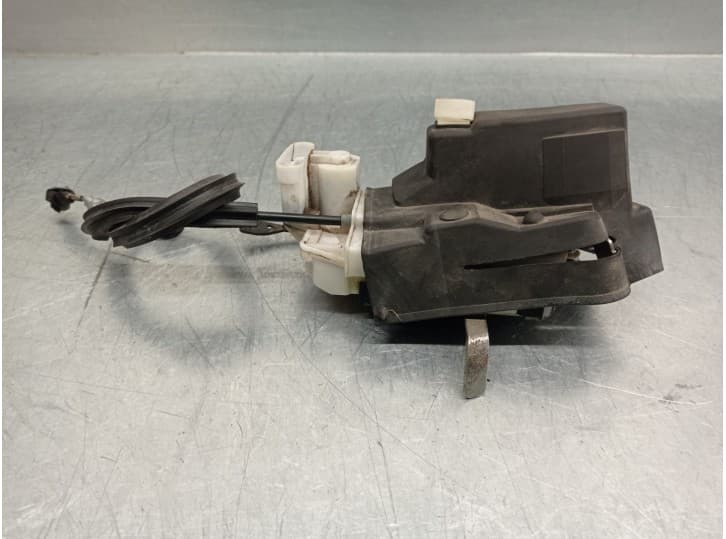 Recambio de cerradura puerta delantera izquierda para maserati quattroporte 4.7 v8 cat referencia OEM IAM 6/2 PINES