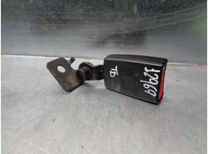 Recambio de enganche cinturon trasero derecho para opel astra j sedán 1.4 turbo (69) referencia OEM IAM 13354864