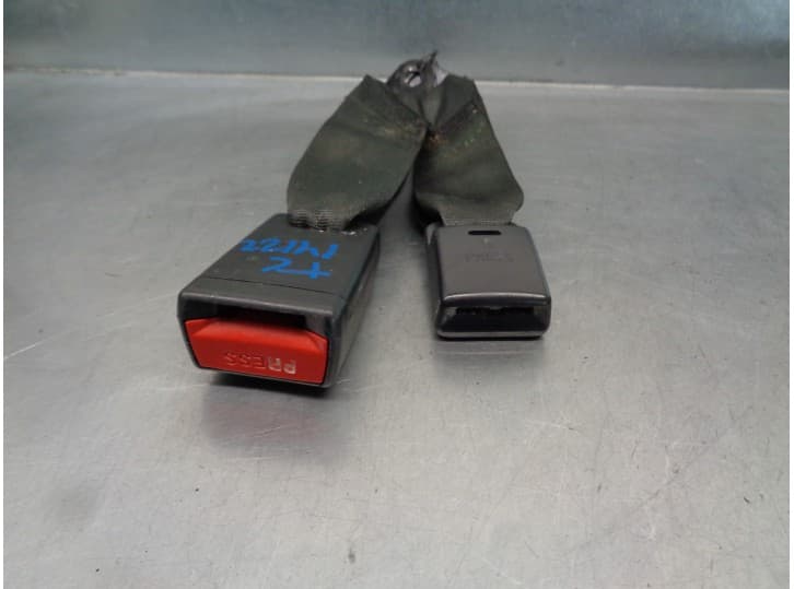 Recambio de enganche cinturon trasero central para hyundai i40 i cw (vf) 1.7 crdi referencia OEM IAM 898403Z100RY