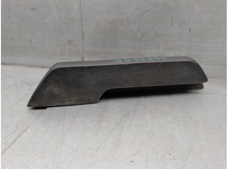 Recambio de molduras delanteras para renault r-4 f6a furgoneta referencia OEM IAM 77006507