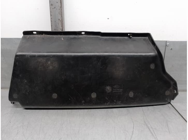 Recambio de molduras delanteras para renault r-4 f6a furgoneta referencia OEM IAM 7700623250