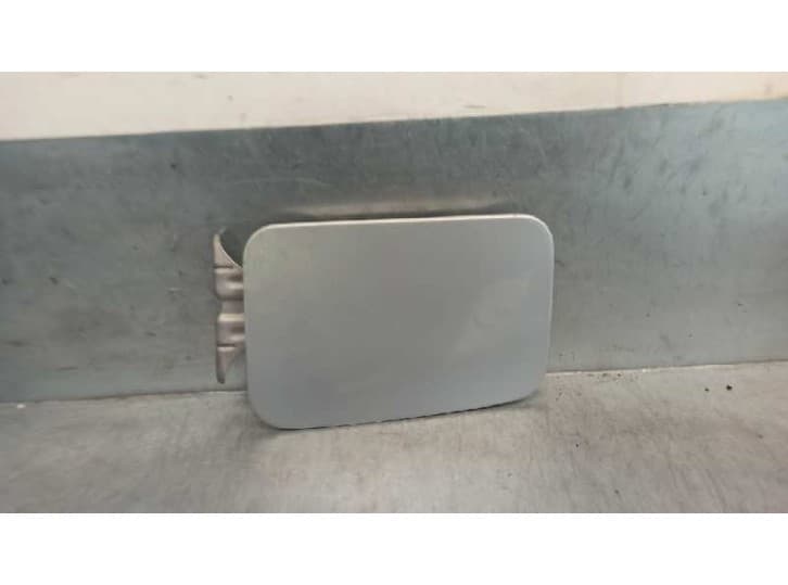 Recambio de tapa exterior combustible para mazda 323 f v (ba) 1.5 16v (ba11) referencia OEM IAM B22H42410A