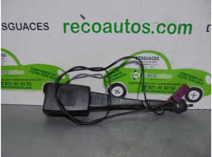 Recambio de enganche cinturon delantero derecho para ford fiesta vi (cb1, ccn) 1.25 referencia OEM IAM 8V51B61208DA
