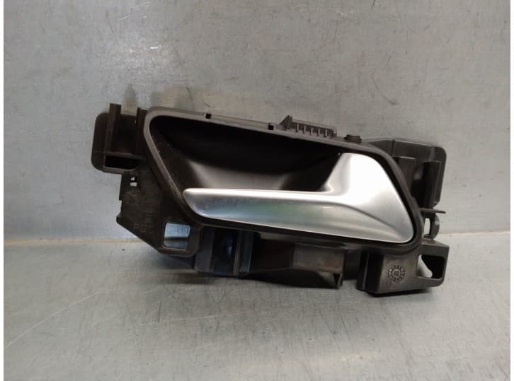 Recambio de maneta interior delantera derecha para opel crossland x / crossland (p17, p2qo) 1.2 (75) referencia OEM IAM 13484998