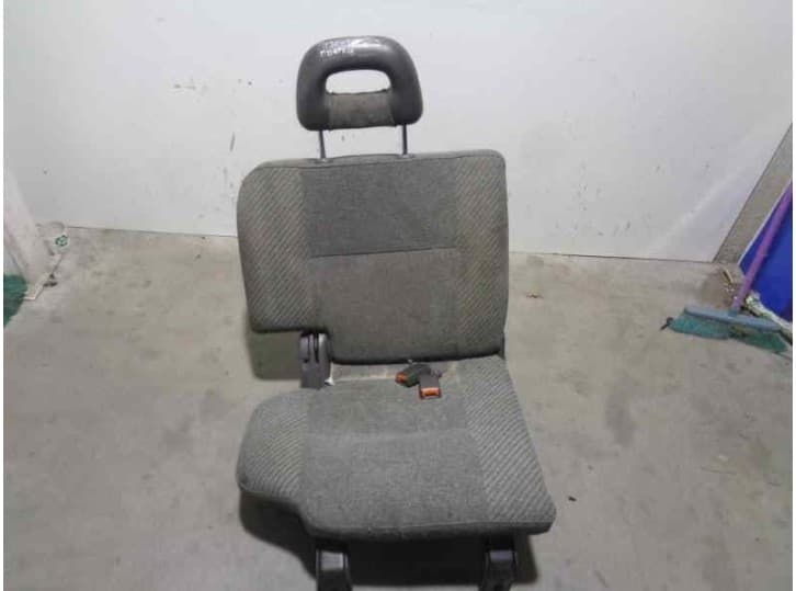 Recambio de asientos trasero derecho para nissan terrano ii (r20) 2.7 td 4wd referencia OEM IAM 3400123 TELA GRIS 5 PUERTAS