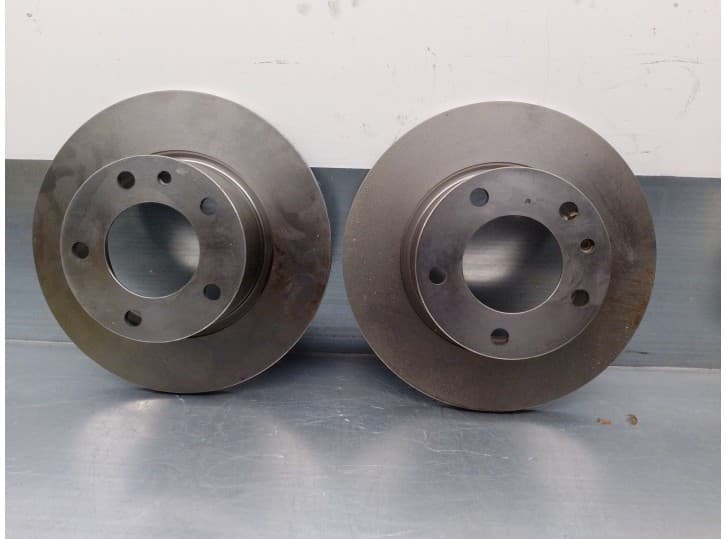 Recambio de disco freno delantero para bmw 5 (e28) 524 td referencia OEM IAM 6015643 GIRLING