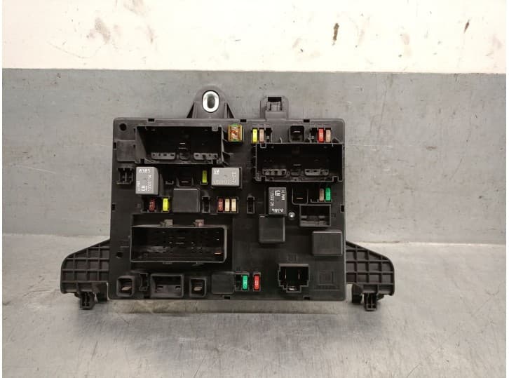 Recambio de caja reles / fusibles para opel zafira tourer c (p12) 2.0 cdti (75) referencia OEM IAM 365927271