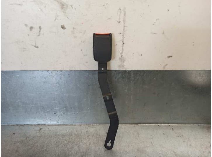 Recambio de enganche cinturon delantero izquierdo para volkswagen passat berlina (312) 2.0 referencia OEM IAM 357857755B