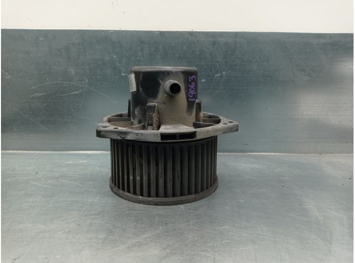 Recambio de motor calefaccion para nissan vanette cargo furgoneta (hc 23) 2.3 d referencia OEM IAM 4868330350 0130111154 BOSCH