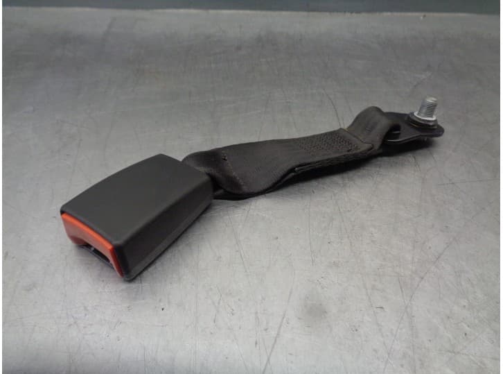 Recambio de enganche cinturon trasero derecho para alfa romeo 146 (930_) 1.9 jtd (930.b4b) referencia OEM IAM 38200 TRAS DER 5 P