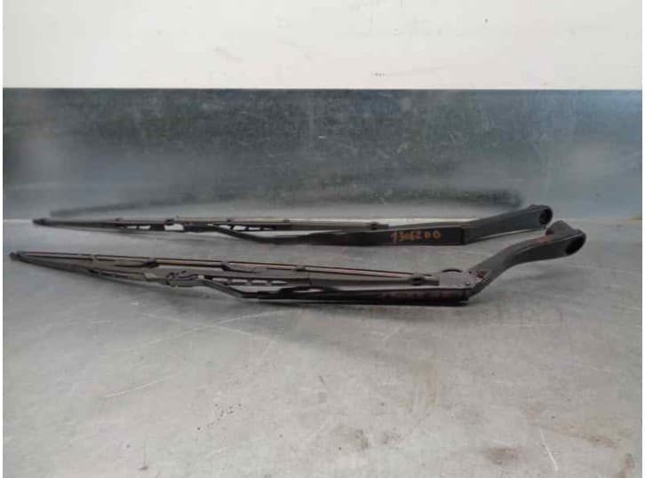 Recambio de brazo limpia delantero derecho para chrysler pt cruiser descapotable 2.4 gt referencia OEM IAM 05127362AA