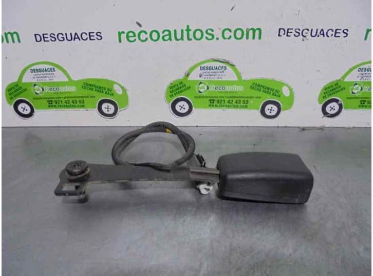 Recambio de enganche cinturon delantero derecho para kia pro cee'd (ed) 1.6 crdi 90 referencia OEM IAM 888301H001 6010081600B