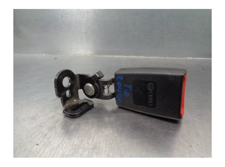 Recambio de enganche cinturon trasero derecho para volkswagen passat b6 variant (3c5) 2.0 tdi 16v referencia OEM IAM 3C0857740B