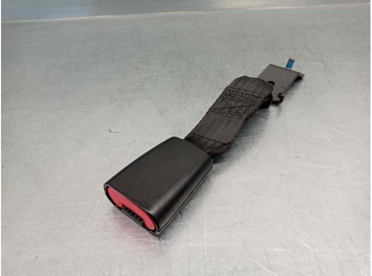 Recambio de enganche cinturon trasero derecho para lancia ypsilon (843_) 1.3 jtd (843.axd11, 843.axd1a) referencia OEM IAM C4810