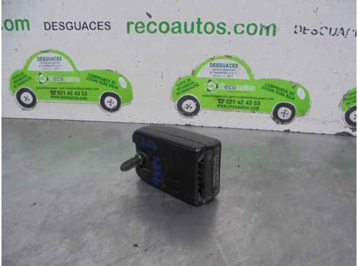 Recambio de enganche cinturon trasero derecho para renault scénic i monospace (ja0/1_, fa0_) 1.9 dti (ja1u) referencia OEM IAM 4