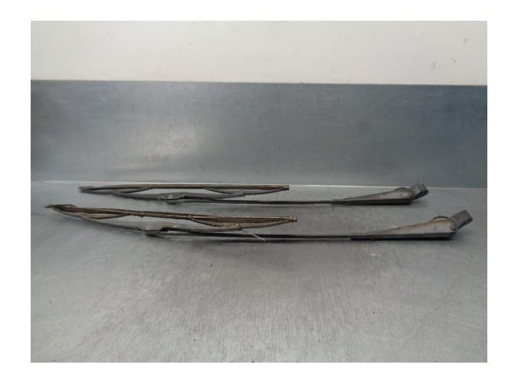 Recambio de brazo limpia delantero derecho para ford fiesta ii (fbd) 1.6 xr2 (fbd) referencia OEM IAM 84FG17526A1A