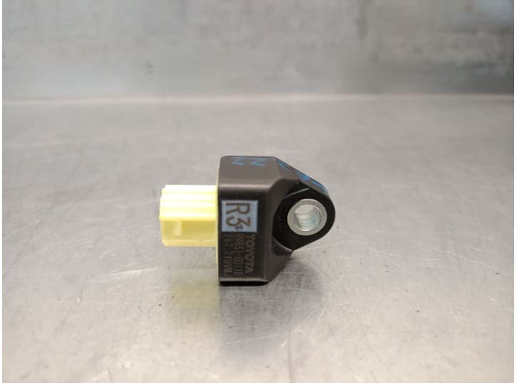 Recambio de sensor airbag para toyota yaris (_p21_, _pa1_, _ph1_) 1.5 hybrid (mxph11) referencia OEM IAM 898310D110 898310D110