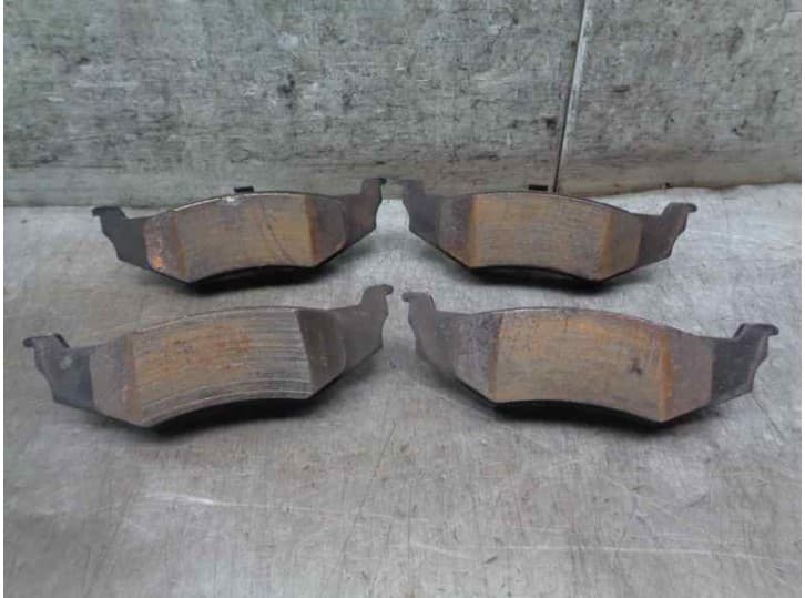 Recambio de pastillas de freno para chrysler pt cruiser descapotable 2.4 gt referencia OEM IAM 5086567AA