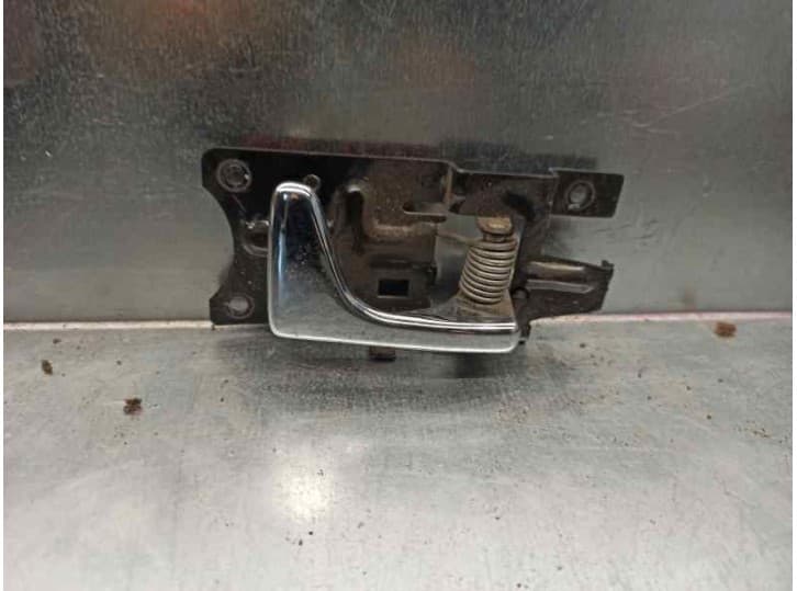 Recambio de maneta interior delantera derecha para land rover discovery ii (l318) 2.5 td5 4x4 referencia OEM IAM FVC102200