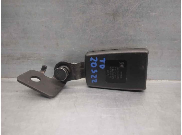 Recambio de enganche cinturon trasero derecho para opel astra j sports tourer (p10) 1.4 turbo (35) referencia OEM IAM 13354864