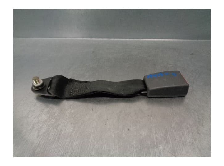 Recambio de enganche cinturon trasero derecho para fiat punto (176_) 75 1.2 referencia OEM IAM 182643880 310196 TRA DER.