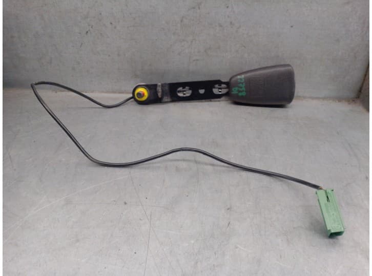 Recambio de enganche cinturon delantero izquierdo para volvo v60 i (155) d3 / d4 referencia OEM IAM 8623453 8623453