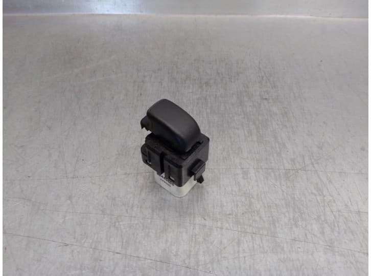 Recambio de mando elevalunas trasero derecho para mitsubishi montero iii (v7_w, v6_w) 3.2 di-d (v68w, v78w) referencia OEM IAM M