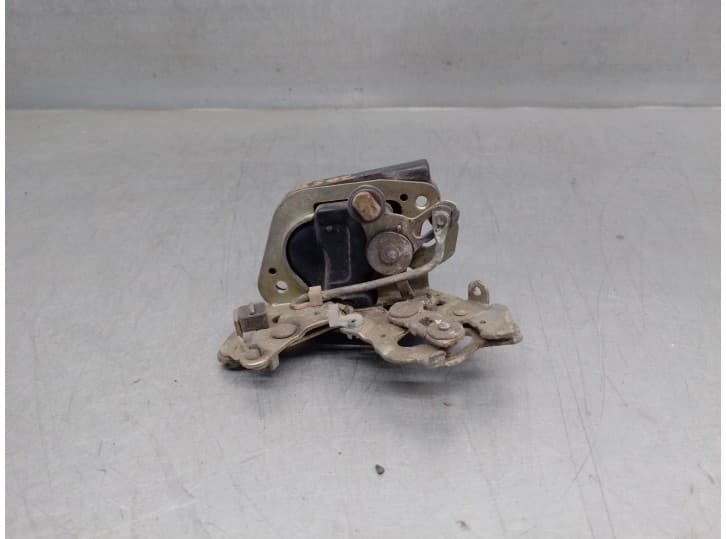 Recambio de cerradura puerta trasera izquierda para isuzu trooper 2.8 turbodiesel referencia OEM IAM 4JB1 5 PUERTAS