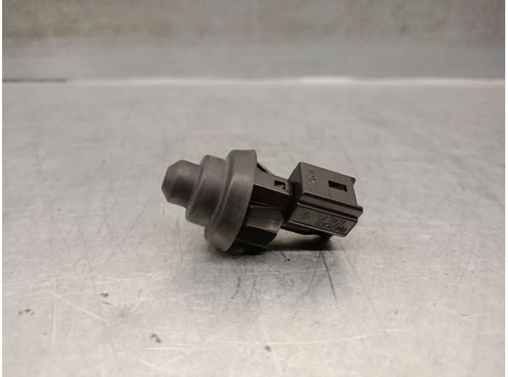 Recambio de sensor para dacia sandero iii 1.0 tce 90 referencia OEM IAM 7700427640B 7700427640