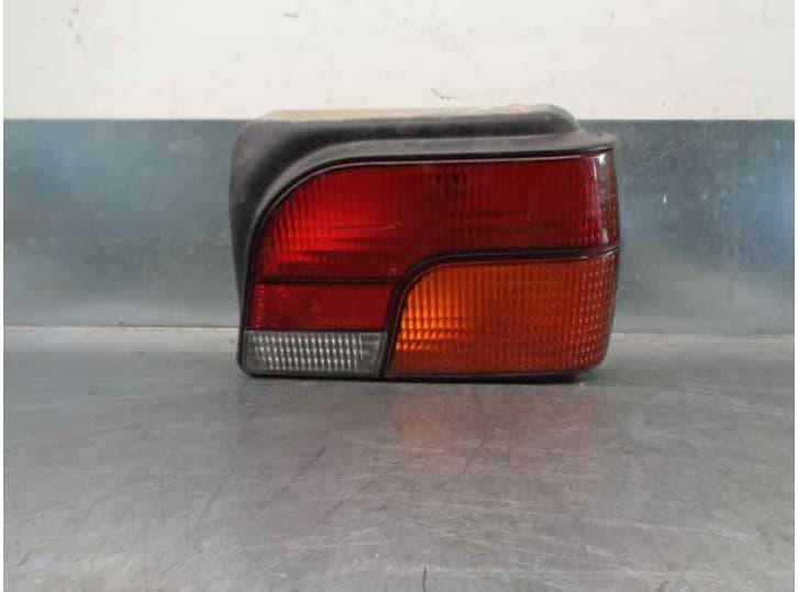 Recambio de piloto trasero derecho para rover 100 / metro hatchback (xp) 111 c/l/s referencia OEM IAM