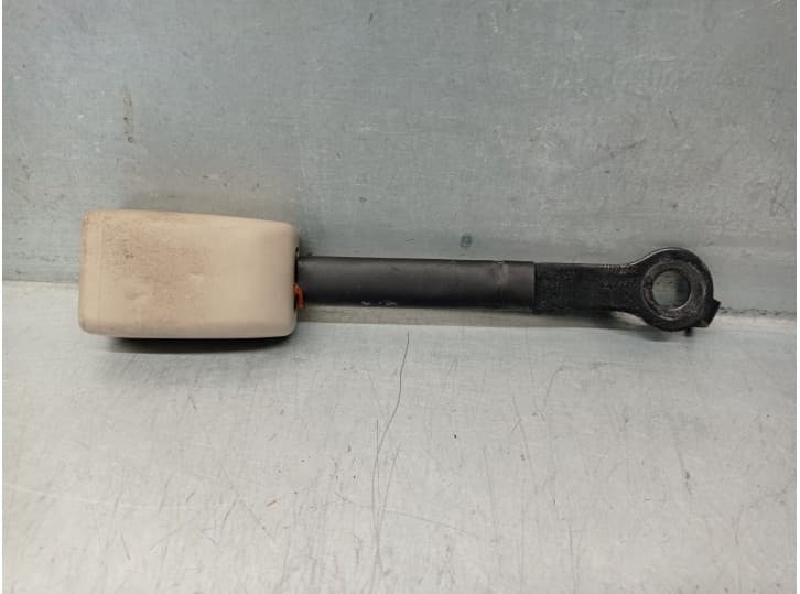 Recambio de enganche cinturon delantero izquierdo para hyundai tucson (jm) 2.0 referencia OEM IAM 1D7X02 1059768