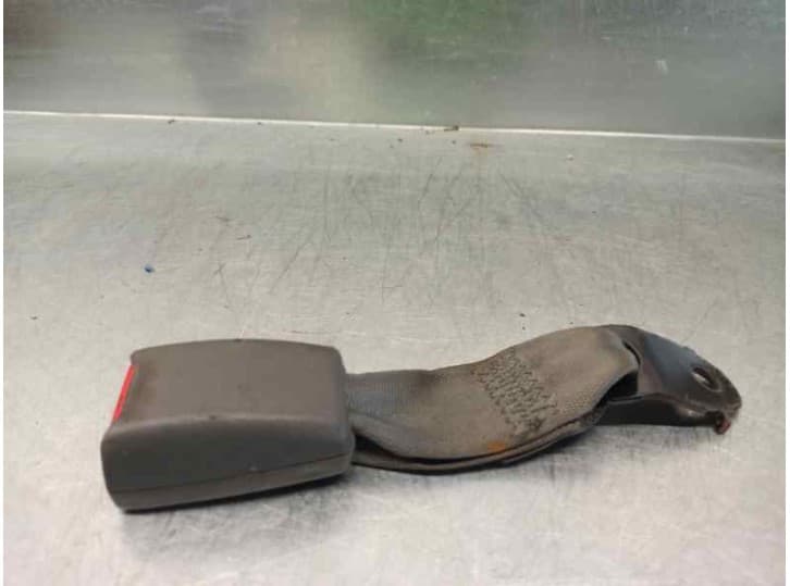 Recambio de enganche cinturon trasero derecho para kia shuma ii (fb) 1.6 referencia OEM IAM CPF4121
