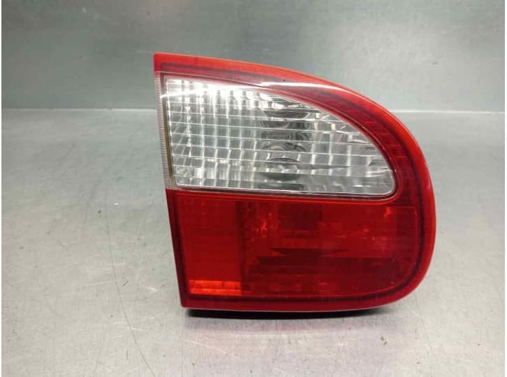 Recambio de piloto trasero porton izquierdo para daewoo lanos (klat) 1.5 referencia OEM IAM 96304632 DE PORTON 5 PUERTAS