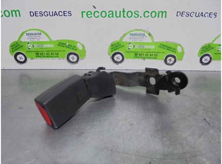 Recambio de enganche cinturon trasero derecho para toyota avensis station wagon (_t25_) 2.0 d-4d (cdt250_) referencia OEM IAM 16