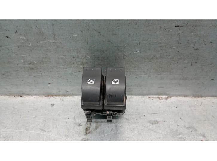 Recambio de mando elevalunas delantero izquierdo para renault megane ii sedán (lm0/1_) 1.6 referencia OEM IAM 8200315034 8200315