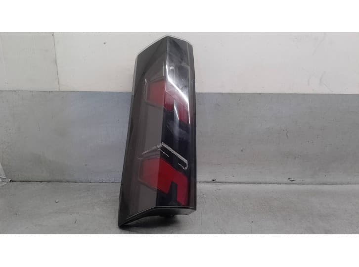 Recambio de piloto trasero porton izquierdo para peugeot 2008 ii (ud_, us_, uy_, uj_, ur_, uc_) 1.2 puretech 130 referencia OEM