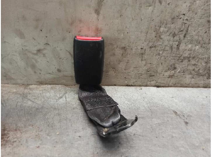 Recambio de enganche cinturon trasero izquierdo para mazda 323 c v (ba) 1.5 16v (ba11) referencia OEM IAM BG2C5778002 BG2C577800