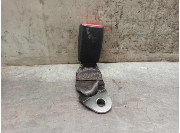 Recambio de enganche cinturon trasero central para mazda 323 c v (ba) 1.5 16v (ba11) referencia OEM IAM BG2L5762002 BG2L5762002