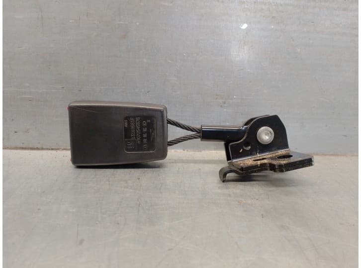 Recambio de enganche cinturon trasero izquierdo para opel vectra c station wagon (z02) 1.9 cdti (f35) referencia OEM IAM 1316966