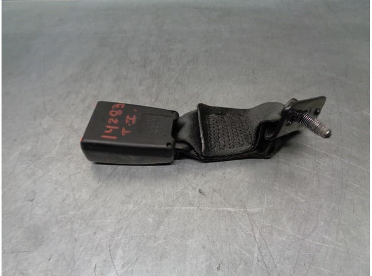 Recambio de enganche cinturon trasero izquierdo para fiat 500 (312_) 0.9 (312axg1a, 312.axg11) referencia OEM IAM 34045525