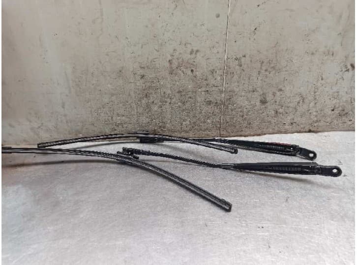 Recambio de brazo limpia delantero derecho para renault modus / grand modus (f/jp0_) 1.5 dci (fp0d, jp0d) referencia OEM IAM 820