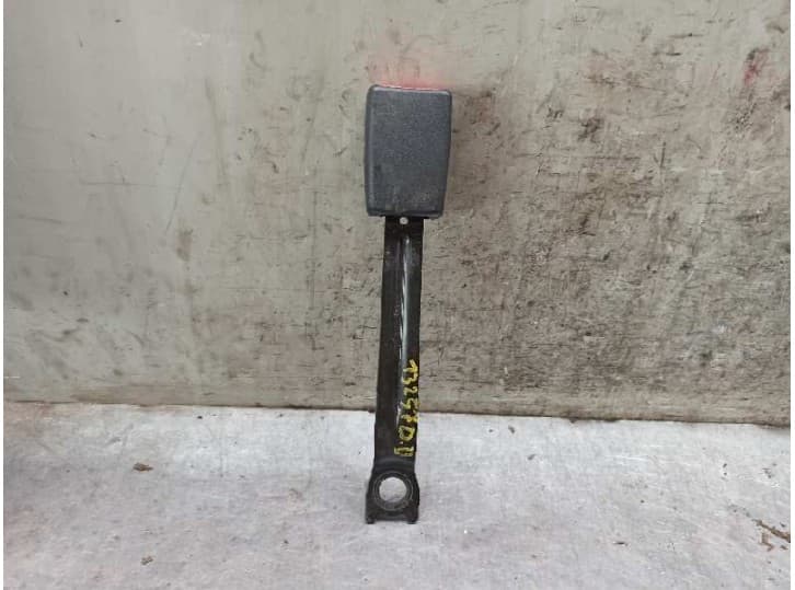 Recambio de enganche cinturon delantero derecho para toyota corolla verso (_e12_) 1.6 vvt-i (zze121_) referencia OEM IAM 7323052