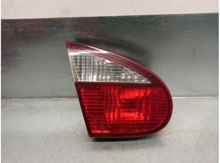Recambio de piloto trasero porton izquierdo para daewoo lanos sedán (klat) 1.5 referencia OEM IAM 96304632 PORTON 4 PUERTAS